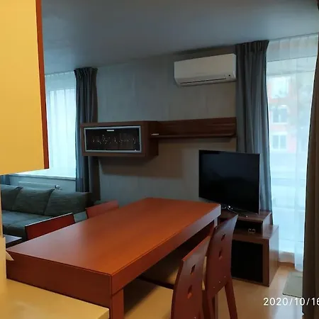 Апартаменты William's Spacious Studio In *